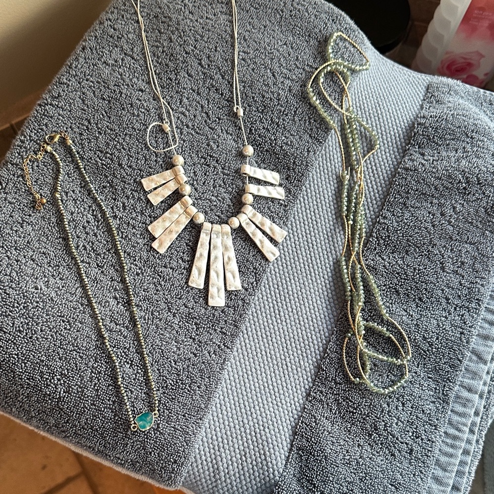 Elegant White Necklace Set 3 necklaces